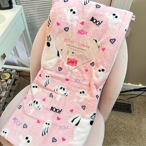 NEW Halloween Betsey Johnson Pink Throw Blanket